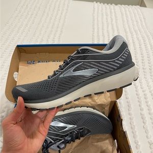 NWT Brooks Ghost 12 - W 9.5